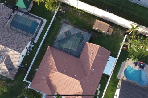 House in Plantation, Florida 4 bedrooms, 195.28 sq.m. № 1772696 - photo 7