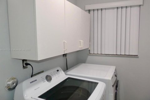 House in Plantation, Florida 4 bedrooms, 195.28 sq.m. № 1772696 - photo 14