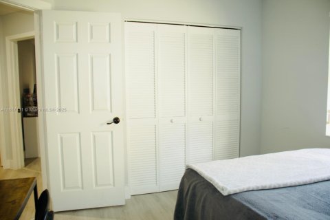 House in Plantation, Florida 4 bedrooms, 195.28 sq.m. № 1772696 - photo 17