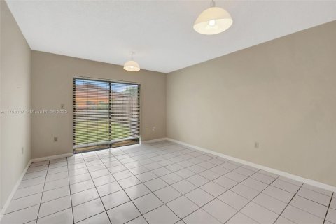 Copropriété à vendre à North Miami Beach, Floride: 2 chambres, 125.23 m2 № 1811210 - photo 18