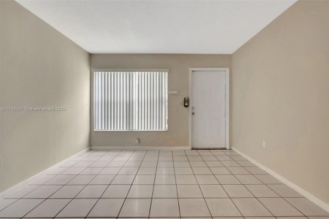 Copropriété à vendre à North Miami Beach, Floride: 2 chambres, 125.23 m2 № 1811210 - photo 9