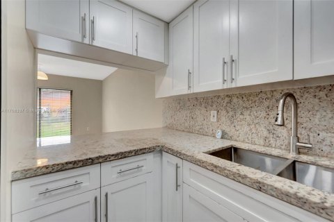 Copropriété à vendre à North Miami Beach, Floride: 2 chambres, 125.23 m2 № 1811210 - photo 14