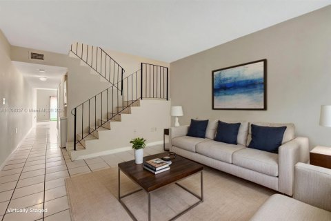 Copropriété à vendre à North Miami Beach, Floride: 2 chambres, 125.23 m2 № 1811210 - photo 3