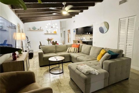 Condo in Miami, Florida, 3 bedrooms  № 2042689 - photo 3