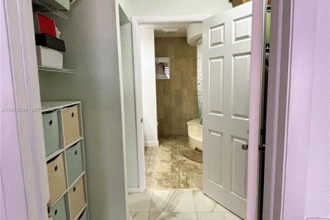 Condo in Miami, Florida, 3 bedrooms  № 2042689 - photo 7