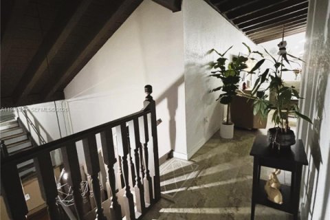 Condo in Miami, Florida, 3 bedrooms  № 2042689 - photo 2