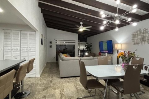 Condo in Miami, Florida, 3 bedrooms  № 2042689 - photo 4