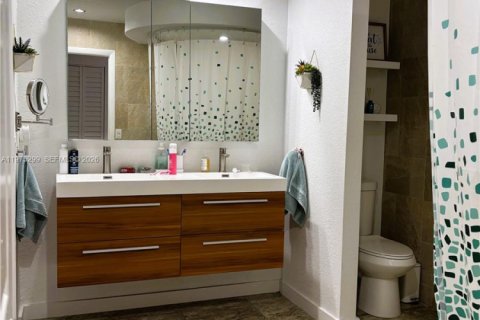 Condo in Miami, Florida, 3 bedrooms  № 2042689 - photo 6