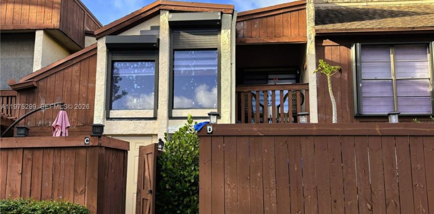 Condo in Miami, Florida, 3 bedrooms  № 2042689