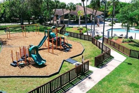 Condominio en venta en Miami, Florida, 3 dormitorios, 143.07 m2 № 2042689 - foto 18