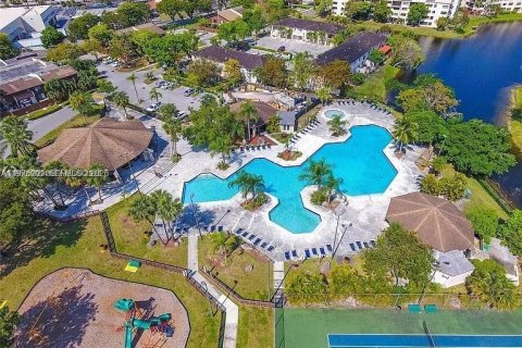 Condominio en venta en Miami, Florida, 3 dormitorios, 143.07 m2 № 2042689 - foto 17