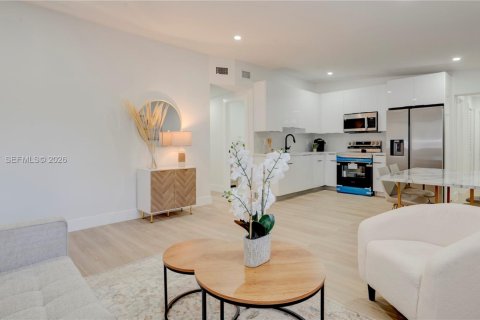 House in Oakland Park, Florida 4 bedrooms, 109.62 sq.m. № 2020760 - photo 6