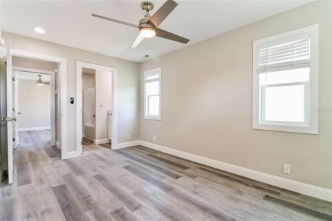 Снять в аренду квартиру в Сент-Питерсберг, Флорида 4 комнаты, 87.14м2, № 1910421 - фото 11