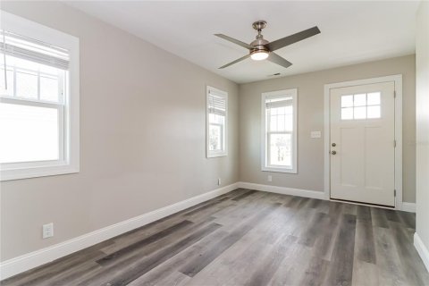 Снять в аренду квартиру в Сент-Питерсберг, Флорида 4 комнаты, 87.14м2, № 1910421 - фото 5