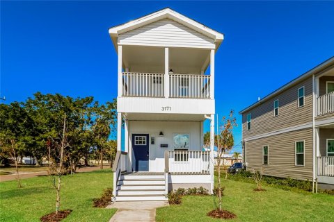 Снять в аренду квартиру в Сент-Питерсберг, Флорида 4 комнаты, 87.14м2, № 1910421 - фото 1