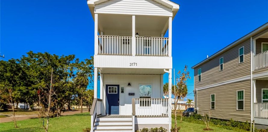 Appartement à Saint Petersburg, Floride 2 chambres, 87.14 m2 № 1910421