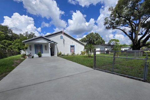 Villa ou maison à Tampa, Floride 4 chambres, 159.51 m2 № 2330243