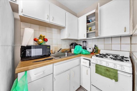 Commercial property in Hallandale Beach, Florida № 1776064 - photo 29