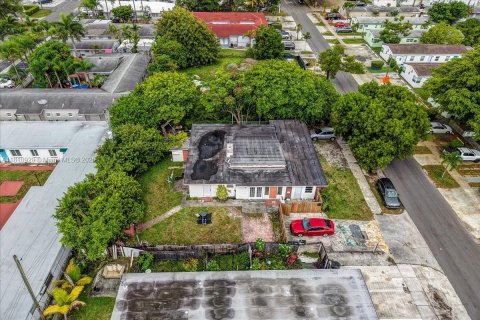 Commercial property in Hallandale Beach, Florida № 1776064 - photo 14