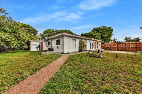 Commercial property in Hallandale Beach, Florida № 1776064 - photo 2