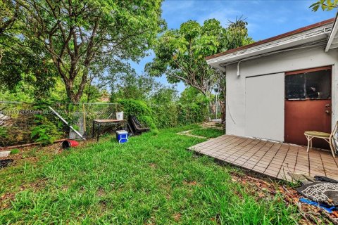 Commercial property in Hallandale Beach, Florida № 1776064 - photo 4
