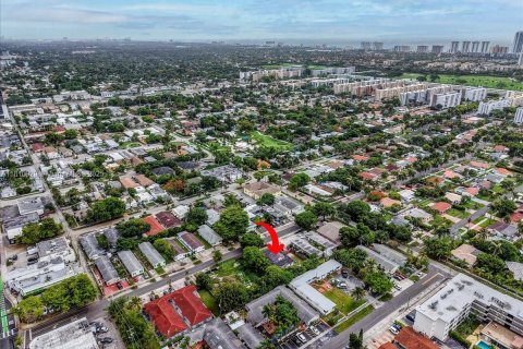 Commercial property in Hallandale Beach, Florida № 1776064 - photo 21