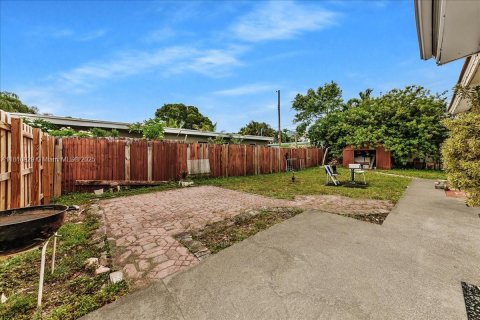 Commercial property in Hallandale Beach, Florida № 1776064 - photo 10