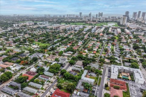 Commercial property in Hallandale Beach, Florida № 1776064 - photo 20