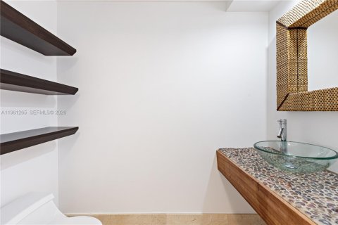 Condo in Miami, Florida, 1 bedroom  № 2052938 - photo 5