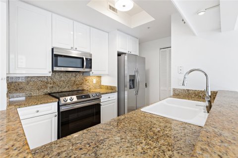 Condo in Miami, Florida, 1 bedroom  № 2052938 - photo 11