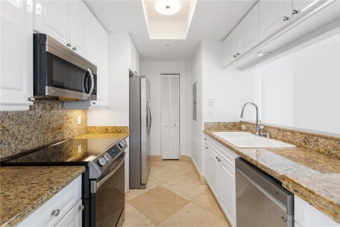Condo in Miami, Florida, 1 bedroom  № 2052938 - photo 10