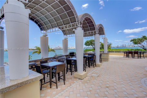 Condo in Miami, Florida, 1 bedroom  № 2052938 - photo 24