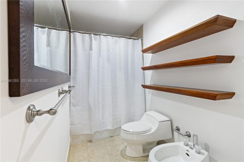 Condo in Miami, Florida, 1 bedroom  № 2052938 - photo 18