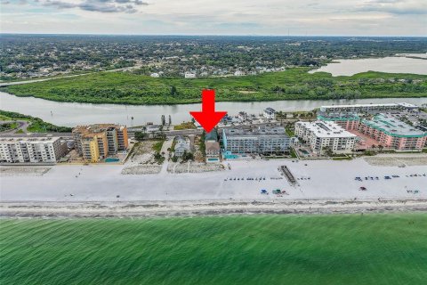 Villa ou maison à Indian Shores, Floride 3 chambres, 183.85 m2 № 2398484