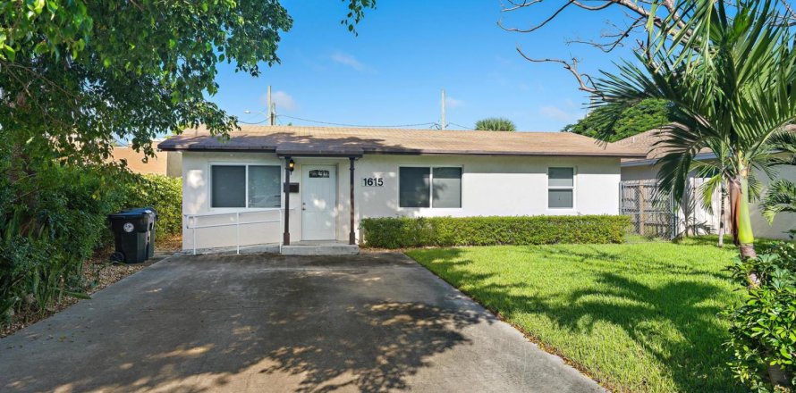 House in Lake Worth, Florida 3 bedrooms, 92.9 sq.m. № 2389940