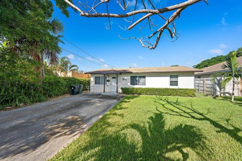 House in Lake Worth, Florida 3 bedrooms, 92.9 sq.m. № 2389940 - photo 2