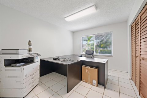 House in Lake Worth, Florida 3 bedrooms, 92.9 sq.m. № 2389940 - photo 9