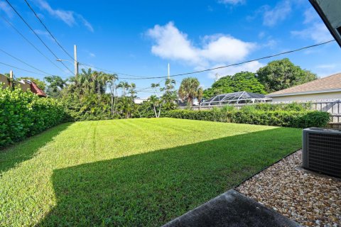 House in Lake Worth, Florida 3 bedrooms, 92.9 sq.m. № 2389940 - photo 13