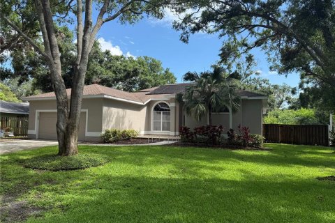 Casa en alquiler en Clearwater, Florida, 4 dormitorios, 223.34 m2 № 1797396 - foto 1