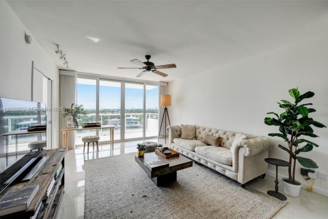 Снять в аренду кондоминиум в Майами-Бич, Флорида 2 спальни, 110.55м2, № 1990588 - фото 5