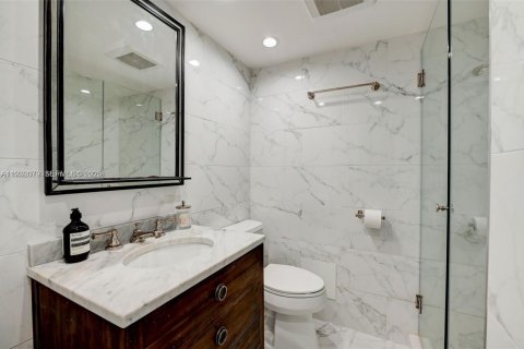 Снять в аренду кондоминиум в Майами-Бич, Флорида 2 спальни, 110.55м2, № 1990588 - фото 22