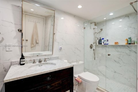 Снять в аренду кондоминиум в Майами-Бич, Флорида 2 спальни, 110.55м2, № 1990588 - фото 20