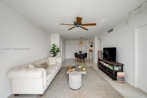 Снять в аренду кондоминиум в Майами-Бич, Флорида 2 спальни, 110.55м2, № 1990588 - фото 12