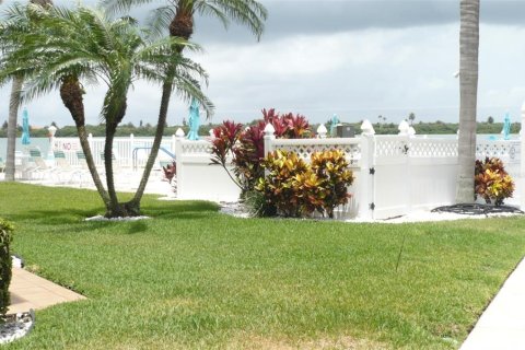 Condo in Clearwater, Florida, 2 bedrooms  № 212677 - photo 11