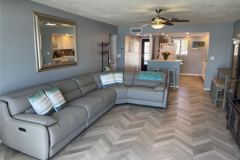 Condo in Clearwater, Florida, 2 bedrooms  № 212677 - photo 21