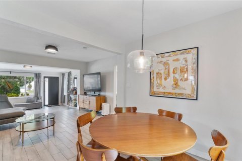 Купить виллу или дом в Майами, Флорида 3 спальни, 111.58м2, № 2044926 - фото 11