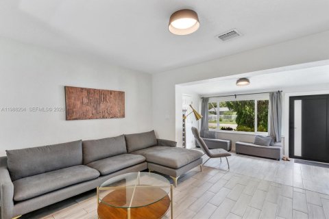 Купить виллу или дом в Майами, Флорида 3 спальни, 111.58м2, № 2044926 - фото 10