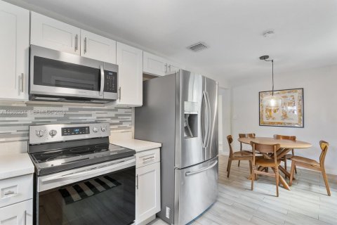 Купить виллу или дом в Майами, Флорида 3 спальни, 111.58м2, № 2044926 - фото 14