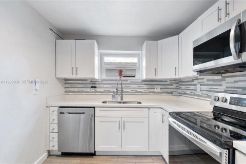 Купить виллу или дом в Майами, Флорида 3 спальни, 111.58м2, № 2044926 - фото 16