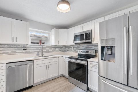 Купить виллу или дом в Майами, Флорида 3 спальни, 111.58м2, № 2044926 - фото 15